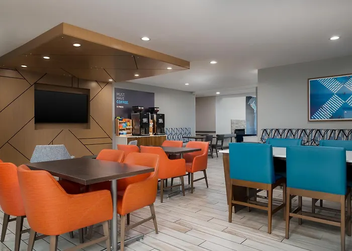 Holiday Inn Express & Suites Southfield - Detroit