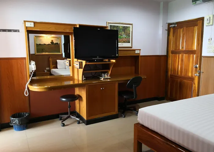 Phadaeng Hotel