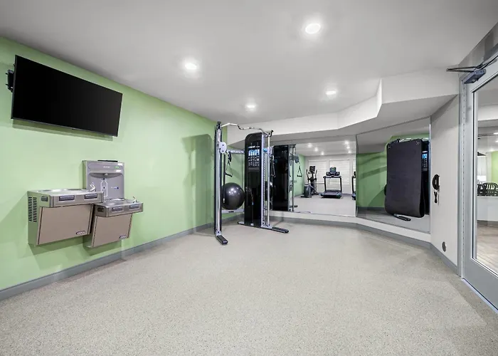 Woodspring Suites Dearborn Detroit