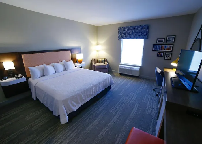Hampton Inn & Suites Forest City
