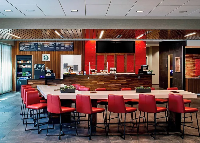 Courtyard By Marriott Minneapolis West