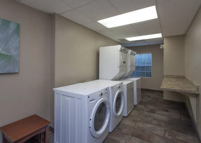 Holiday Inn Express & Suites - North Brunswick By Ihg