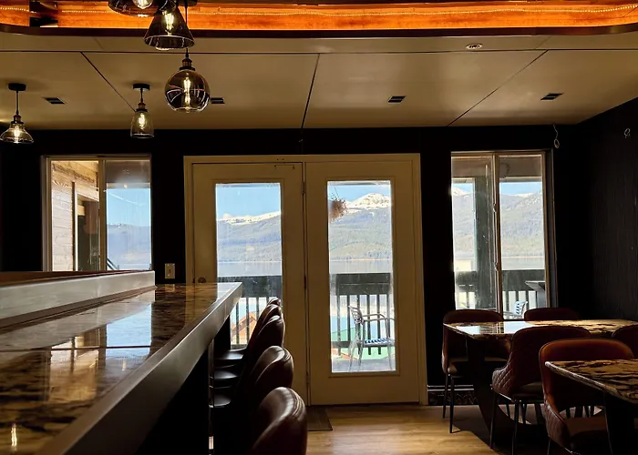 Lake View Suites
