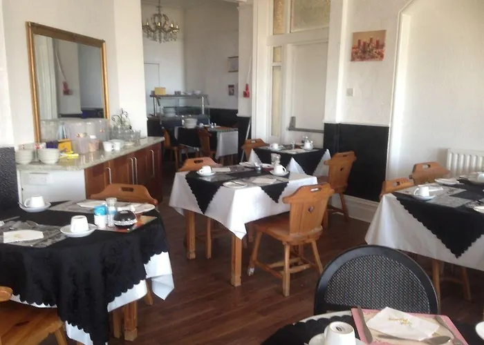 Anzy Panzy Hotel And Apartments