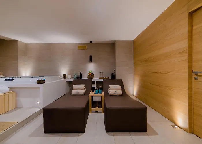 Cumeja Beach Club & Hotel