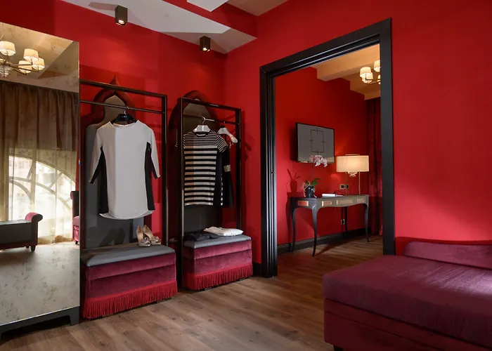 Palazzo Veneziano - Venice Collection