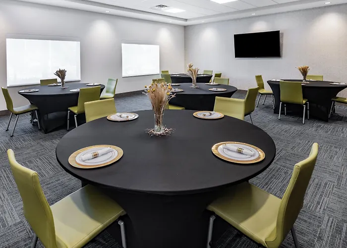 Holiday Inn Express & Suites - St. Petersburg - Madeira Beach By Ihg