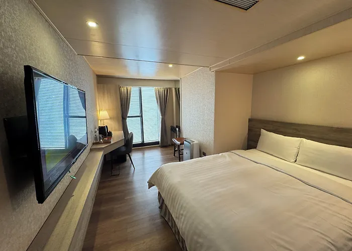 Lan Kwai Fong Garden Hotel