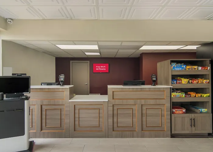Red Roof Inn & Conference Center Chicago - N Aurora/ Naperville
