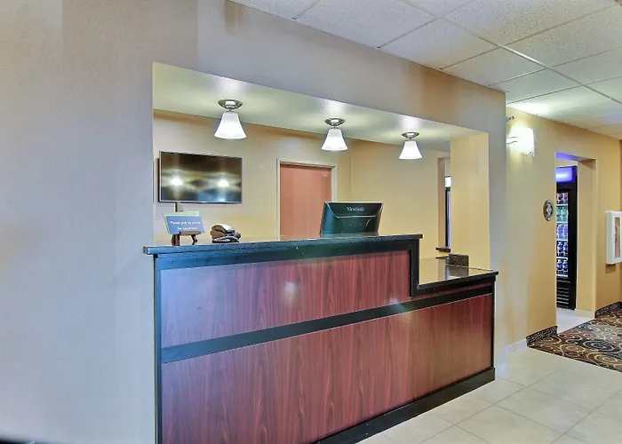 Cobblestone Hotel & Suites - Beulah