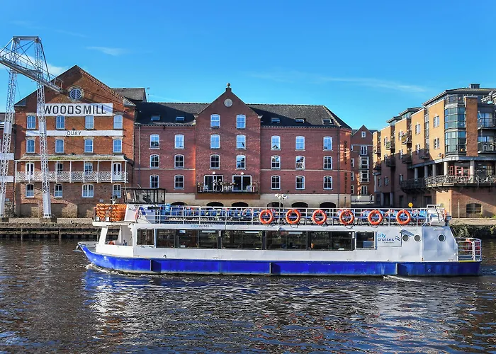 The Queens Hotel & Victoria Cloisters Apartments