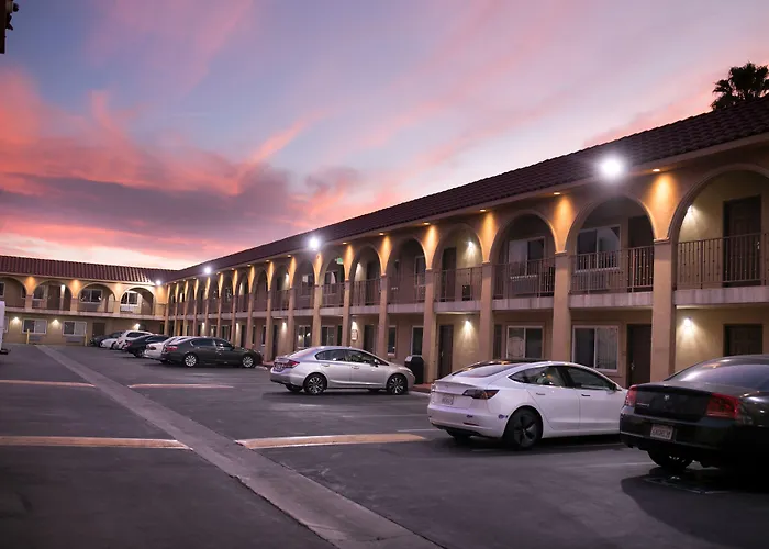 Rodeway Inn & Suites Bellflower