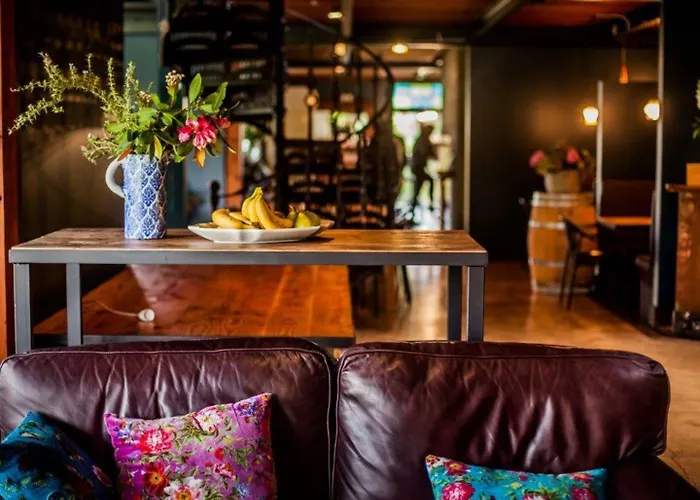 The Narrows Landing Hotel