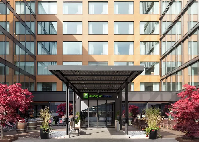 Holiday Inn Express Zürich Airport, an IHG Hotel