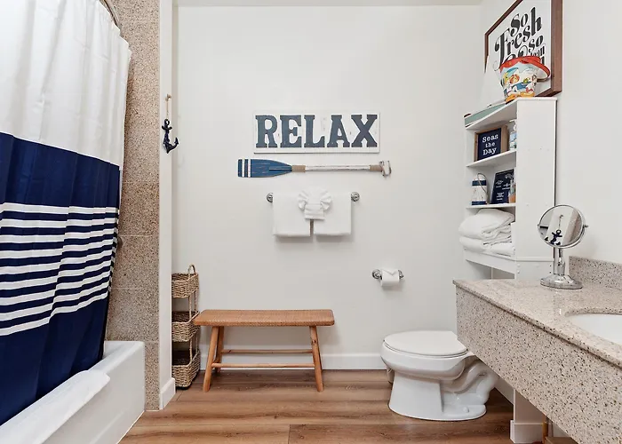 Beach House Inn & Suites