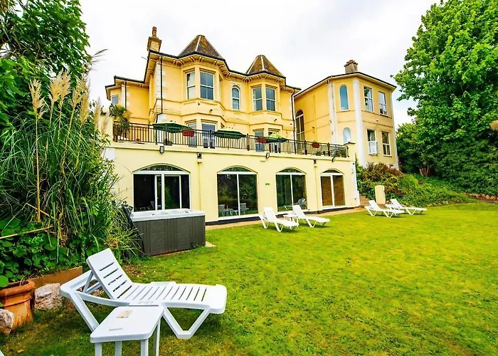 Crofton House Hotel