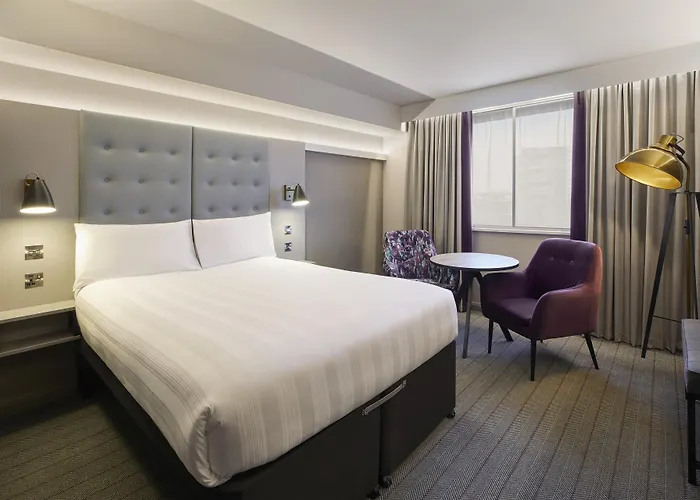 Holiday Inn Express London - Newbury Park, An Ihg Hotel