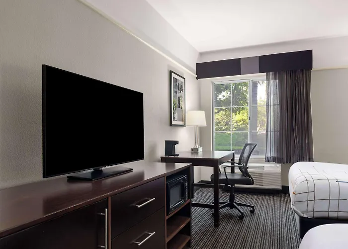 La Quinta By Wyndham Santa Clarita - Valencia