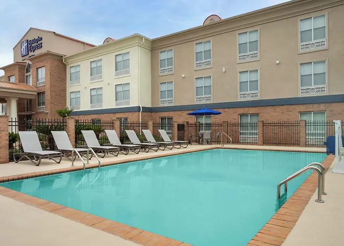 Holiday Inn Express & Suites Alexandria By Ihg