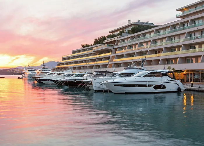 Le Meridien Lav Split