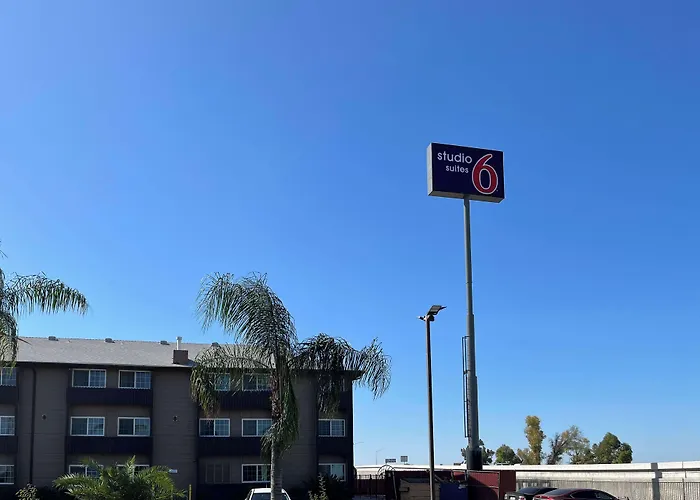 Studio 6 Suites Delano, Ca