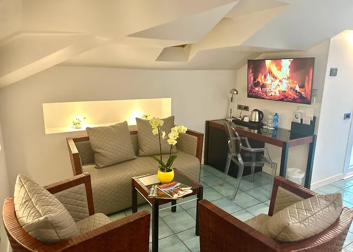 Club House Hotel
