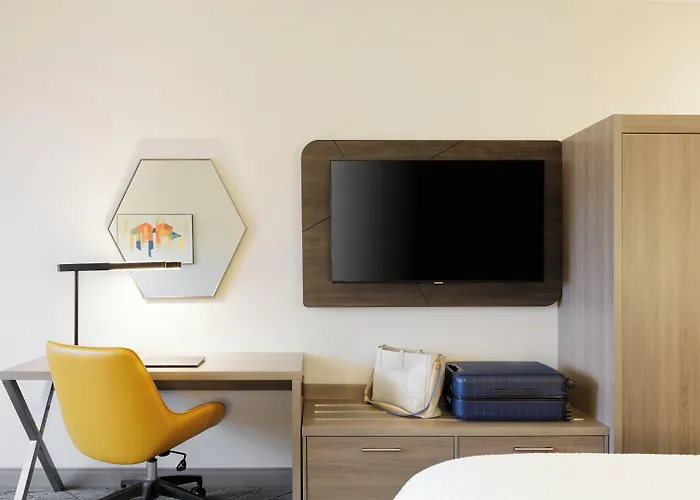 Holiday Inn Express Garden City East By Ihg