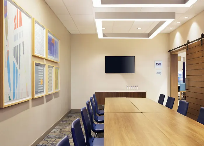 Holiday Inn Express Garden City East By Ihg