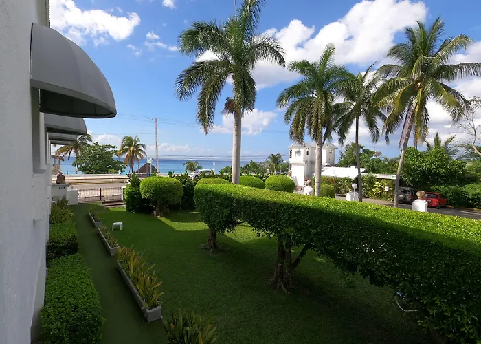 Villablanca Garden Beach Hotel