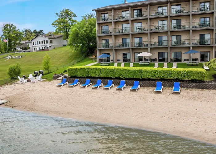 Beachfront Hotel Houghton Lake