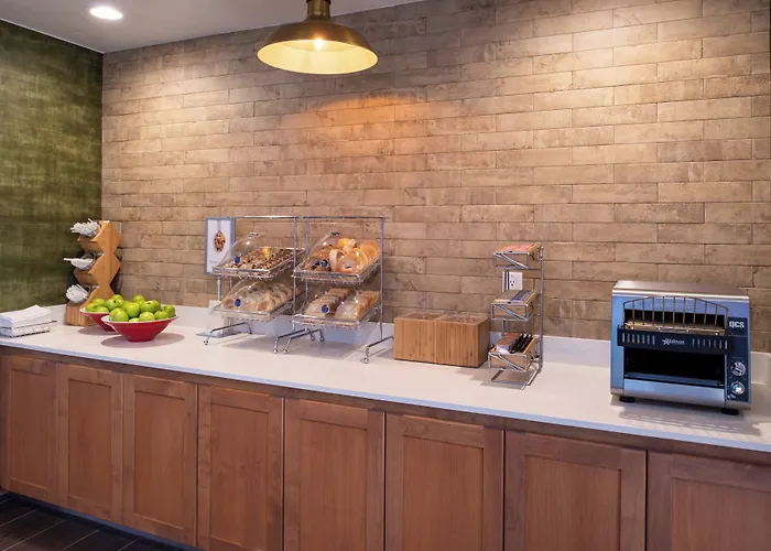 Fairfield Inn And Suites By Marriott Bakersfield Central