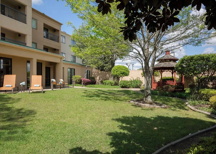 Courtyard By Marriott Monroe Airport