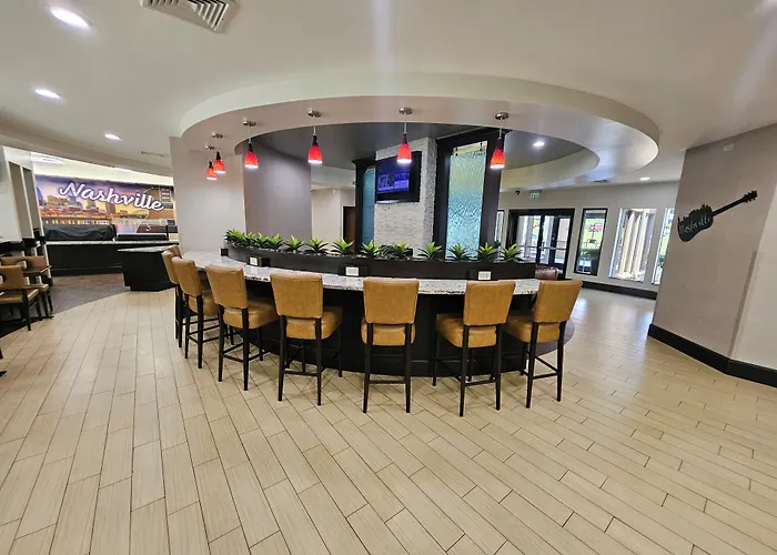 Club Hotel Nashville Inn & Suites