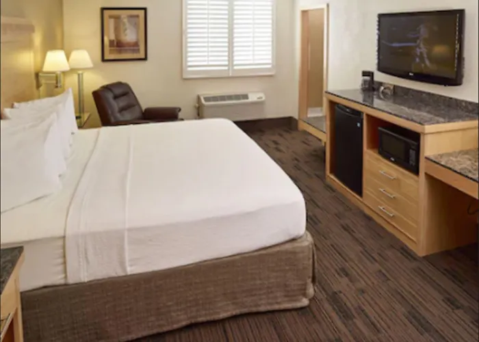 Livinn Hotel St Paul East / Maplewood