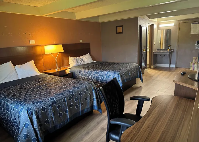 Economy Inn North Randall