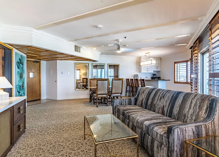Pacific Terrace Hotel