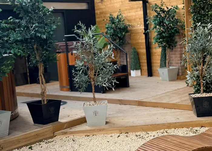Consort Hotel, Urban Spa & Glamping Pods