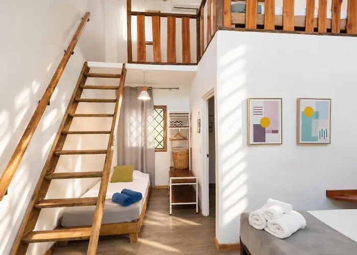 Believe Surf & Yoga Lodge Santa Teresa