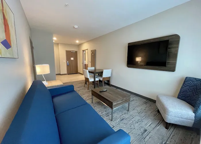 Holiday Inn Express & Suites - Ft. Smith - Airport By Ihg