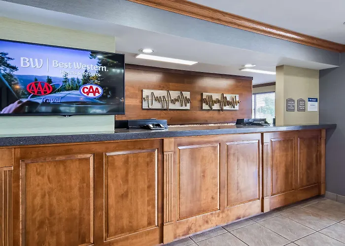 Best Western Plus North Canton Inn & Suites