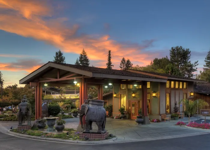 Dinah's Garden Hotel