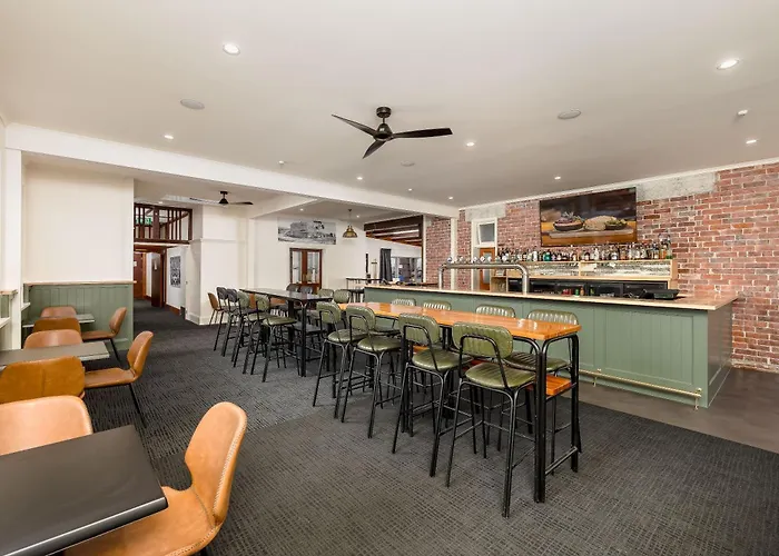 Makikihi Country Hotel