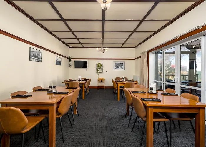 Makikihi Country Hotel