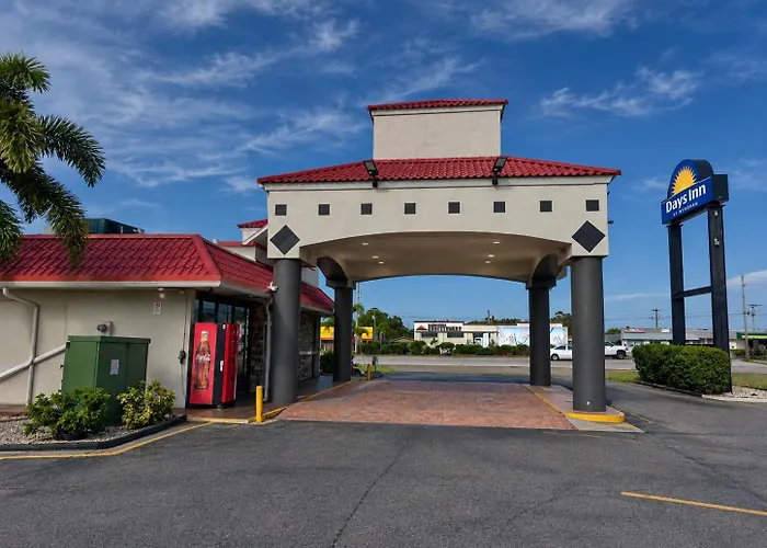 Days Inn By Wyndham Fort Myers
