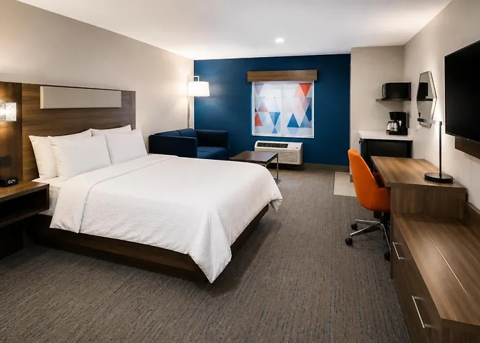 Holiday Inn Express Kenedy By Ihg