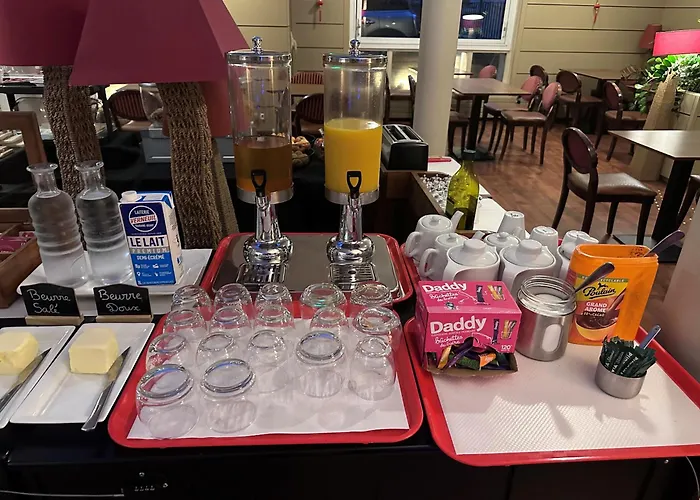 Logis Hotel Restaurant Le Monarque 30 Parking Velos Securise