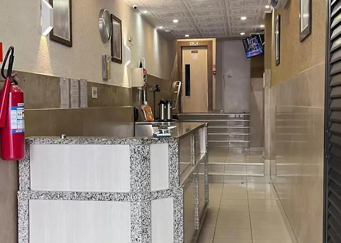 Hotel Salomão - Próximo a 25 de Março, Bom Retiro, Brás e Rua Santa Efigênia, a 2 minutos do Mirante Sampa Sky e pista de Skate Anhangabaú