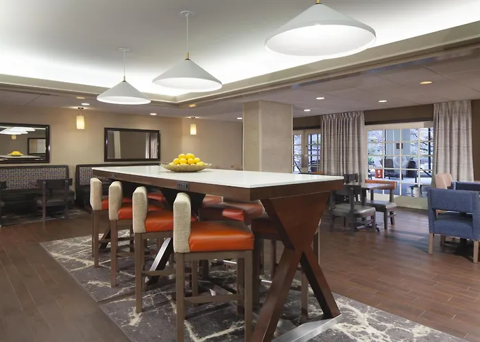 Hampton Inn Charleston-Southridge