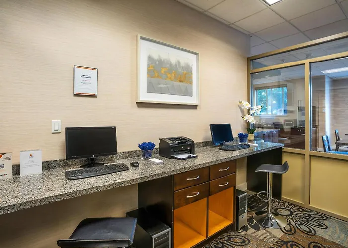 Comfort Inn & Suites Surrey