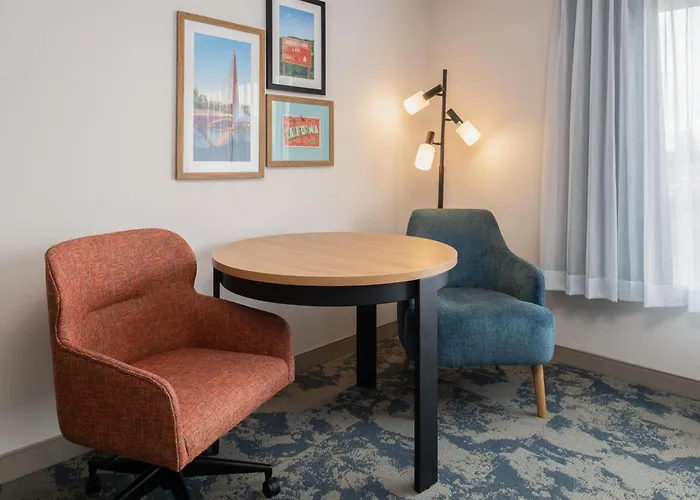 Hampton Inn & Suites Redding